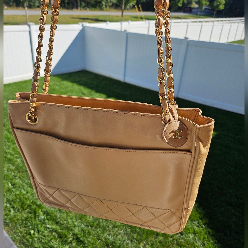 EUC Chanel Quilted Lambskin Tote Bag Gold Chains - Picture 4 of 15
